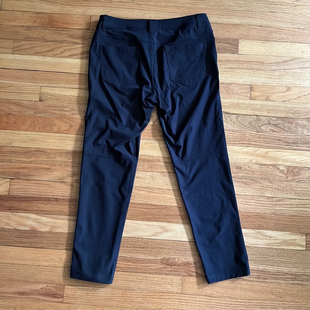 Lululemon ABC Slim-Fit Pant Waist 31” Length 28" 
Warpstreme Black - Picture 2 of 6